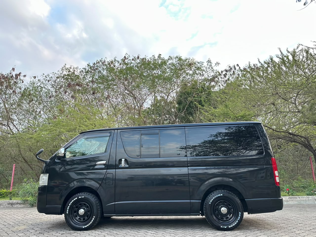 TOYOTA HIACE VAN LONG thumbnail 10